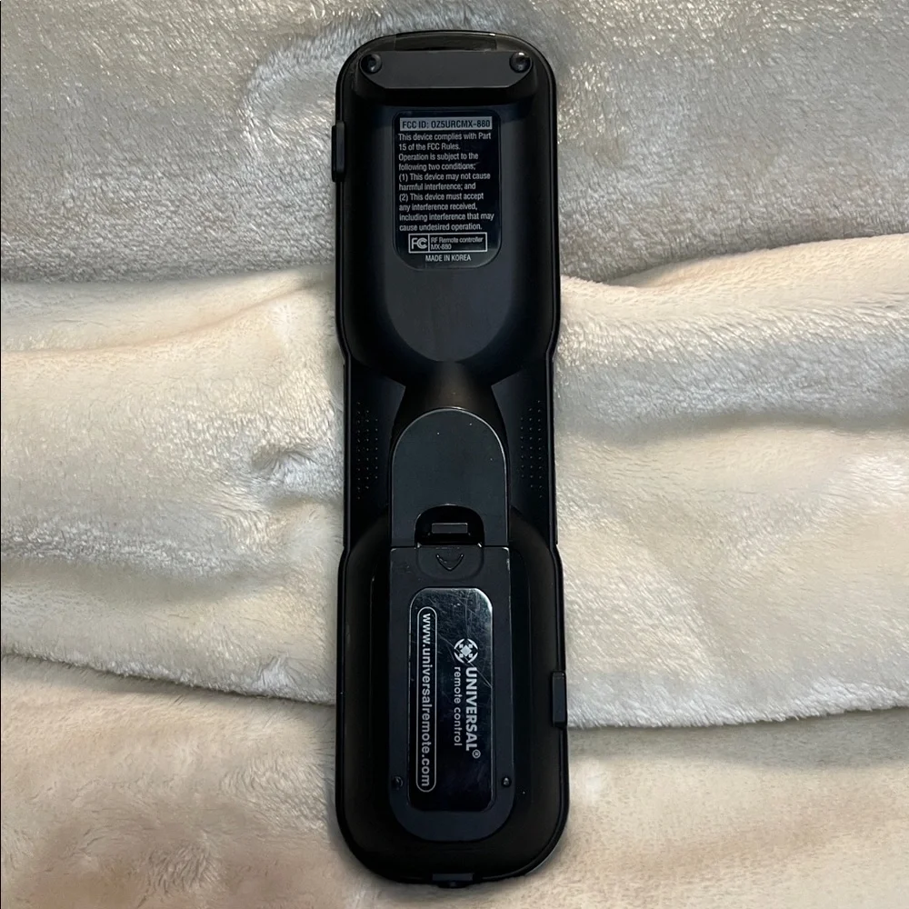 NWOT 📺 BLACK UNIVERSAL REMOTE CONTROL WITH RECHARGEABLE LITHIUM BATTERY
